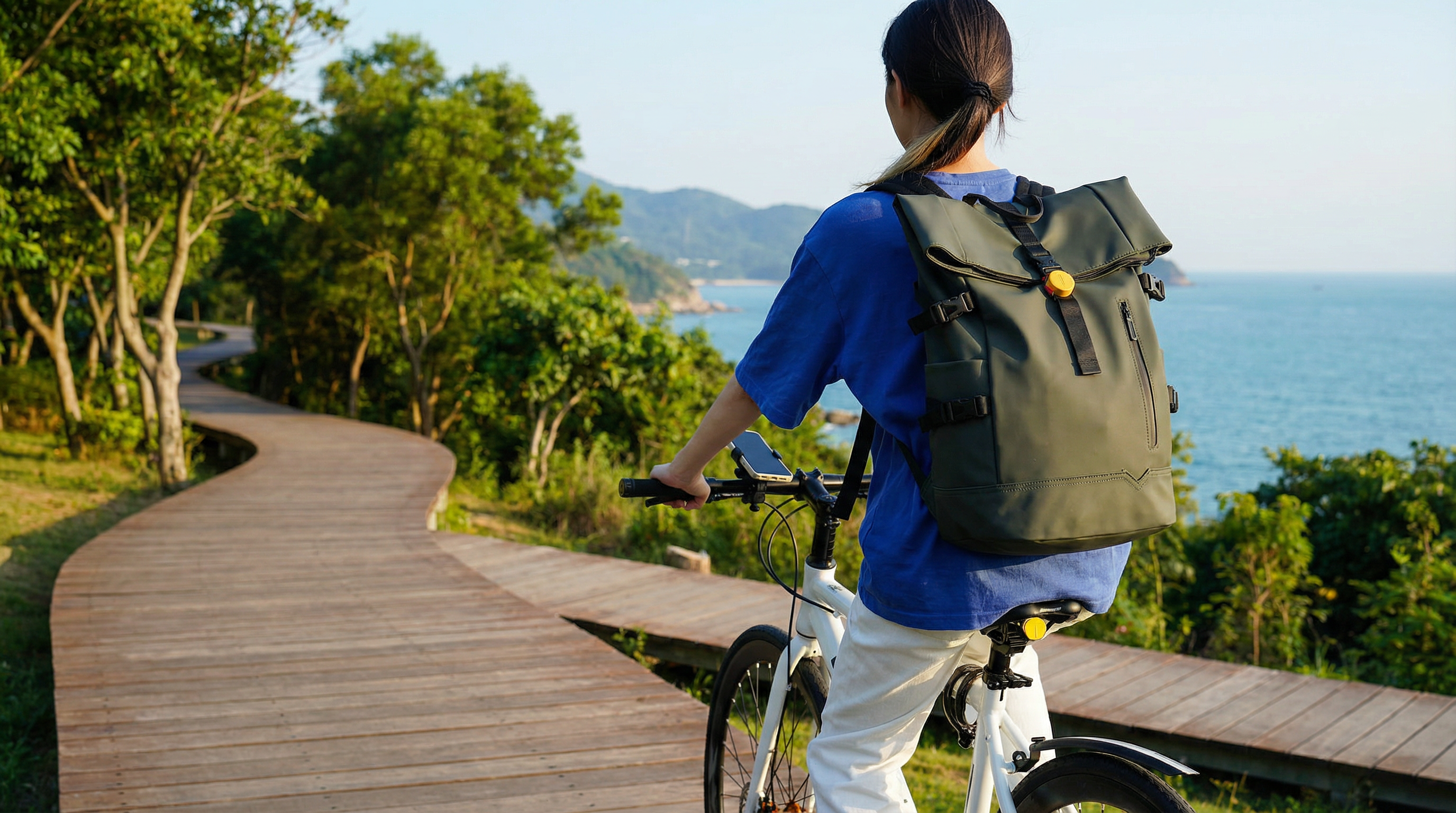 Roam Smart Tracker - Your Stylish Tracker Solution