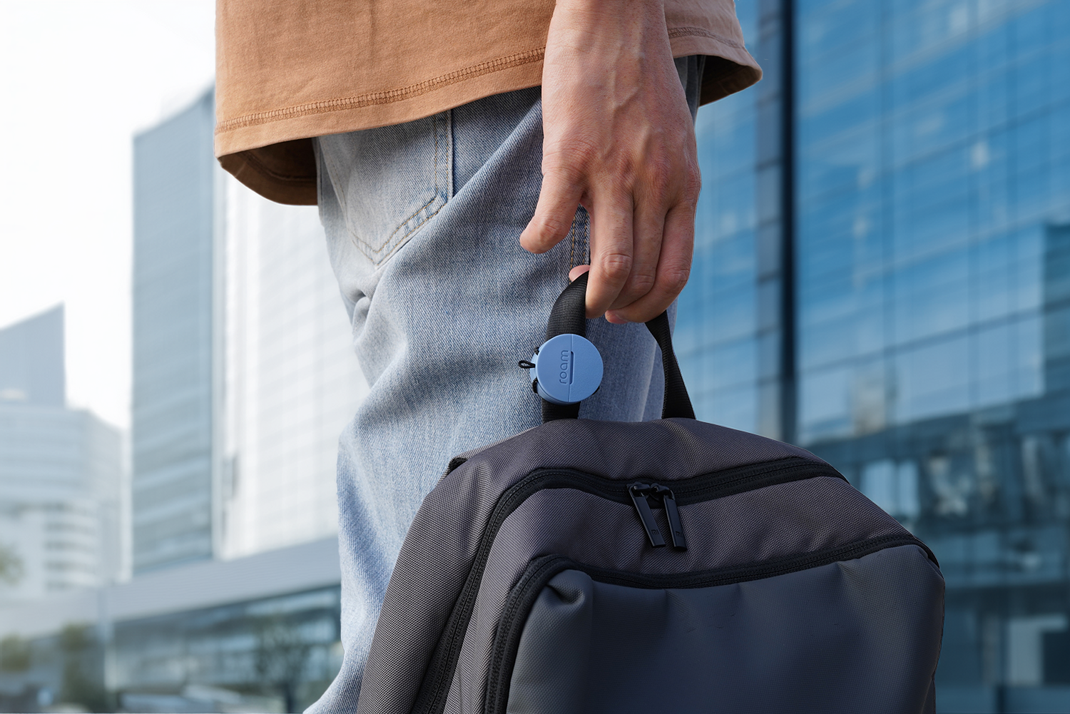 Roam Smart Tracker - Your Stylish Tracker Solution