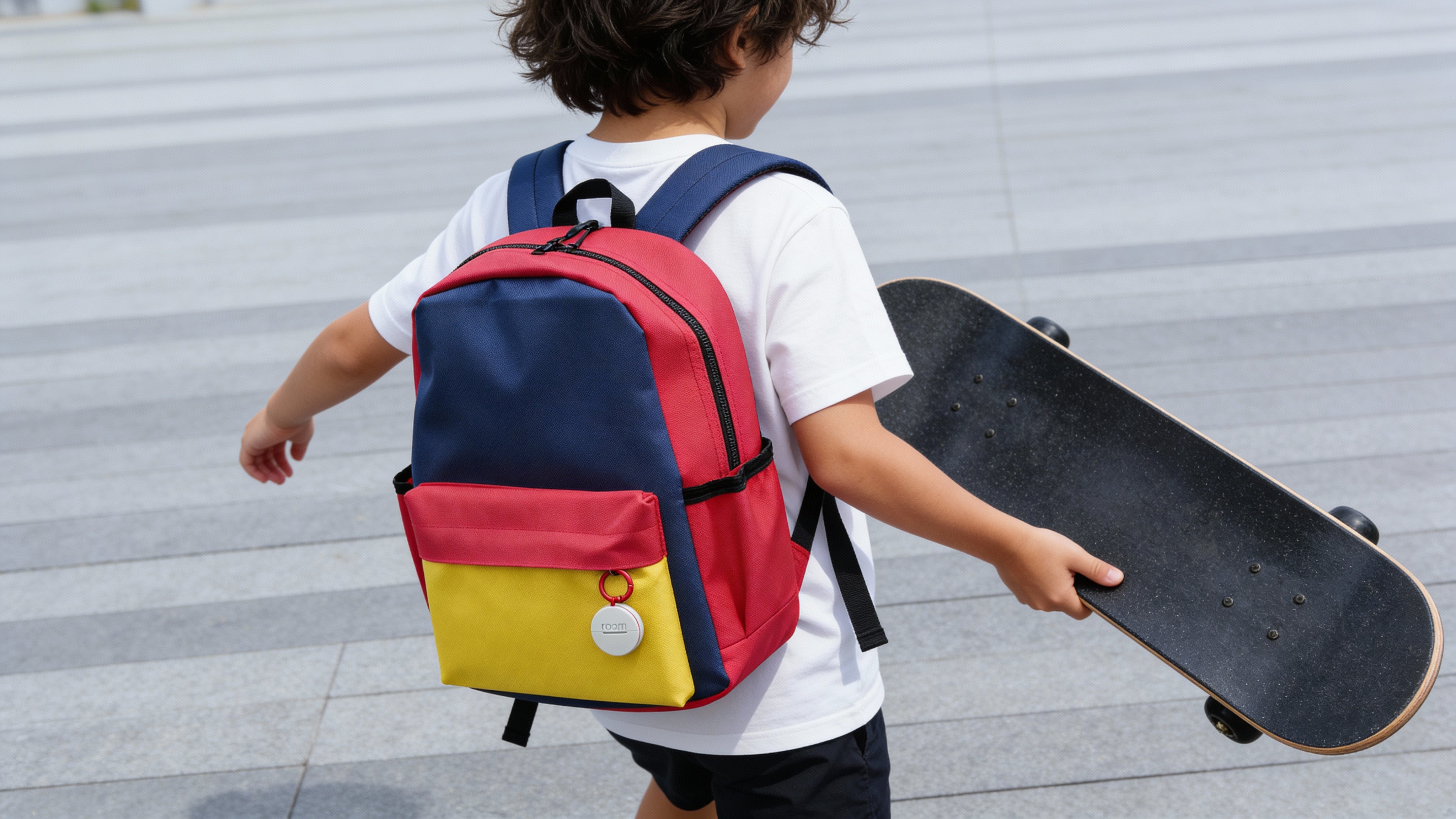 Roam Smart Tracker - Your Stylish Tracker Solution