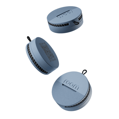 Roam tracker blue, stylish design for everyday use, global tracking included.